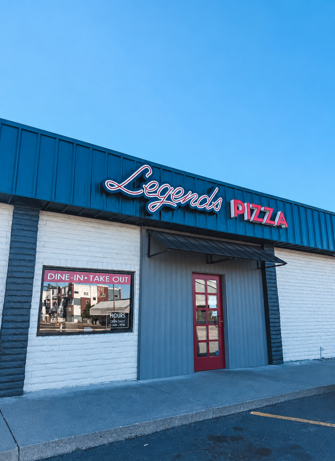 Exterior of Legends Pizza Company in Phoenix, Oregon